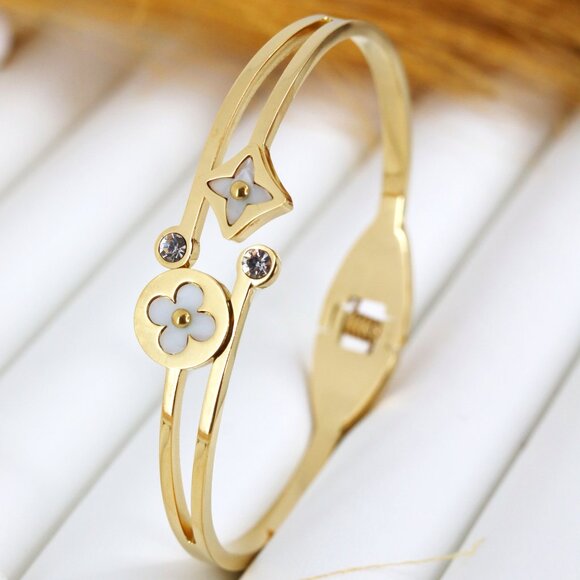 Stylish Snow Drop Bangle in Stainless Steel - Unique Accessory - Picture 1 of 4